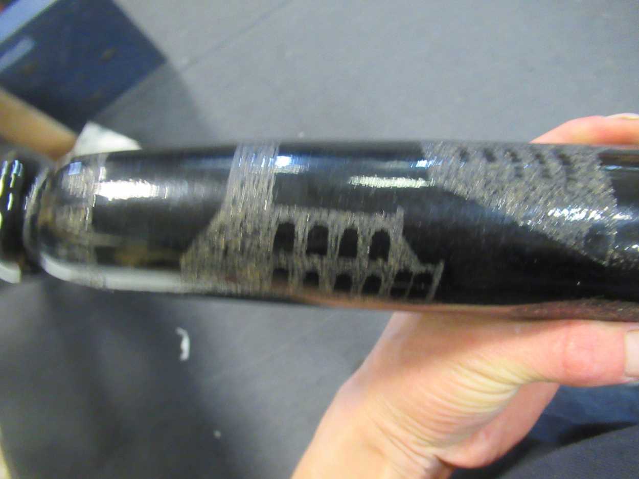 A Victorian dark glass 'Sunderland Bridge' rolling pin, marked 'ANN', with naieve style scratched - Bild 3 aus 6