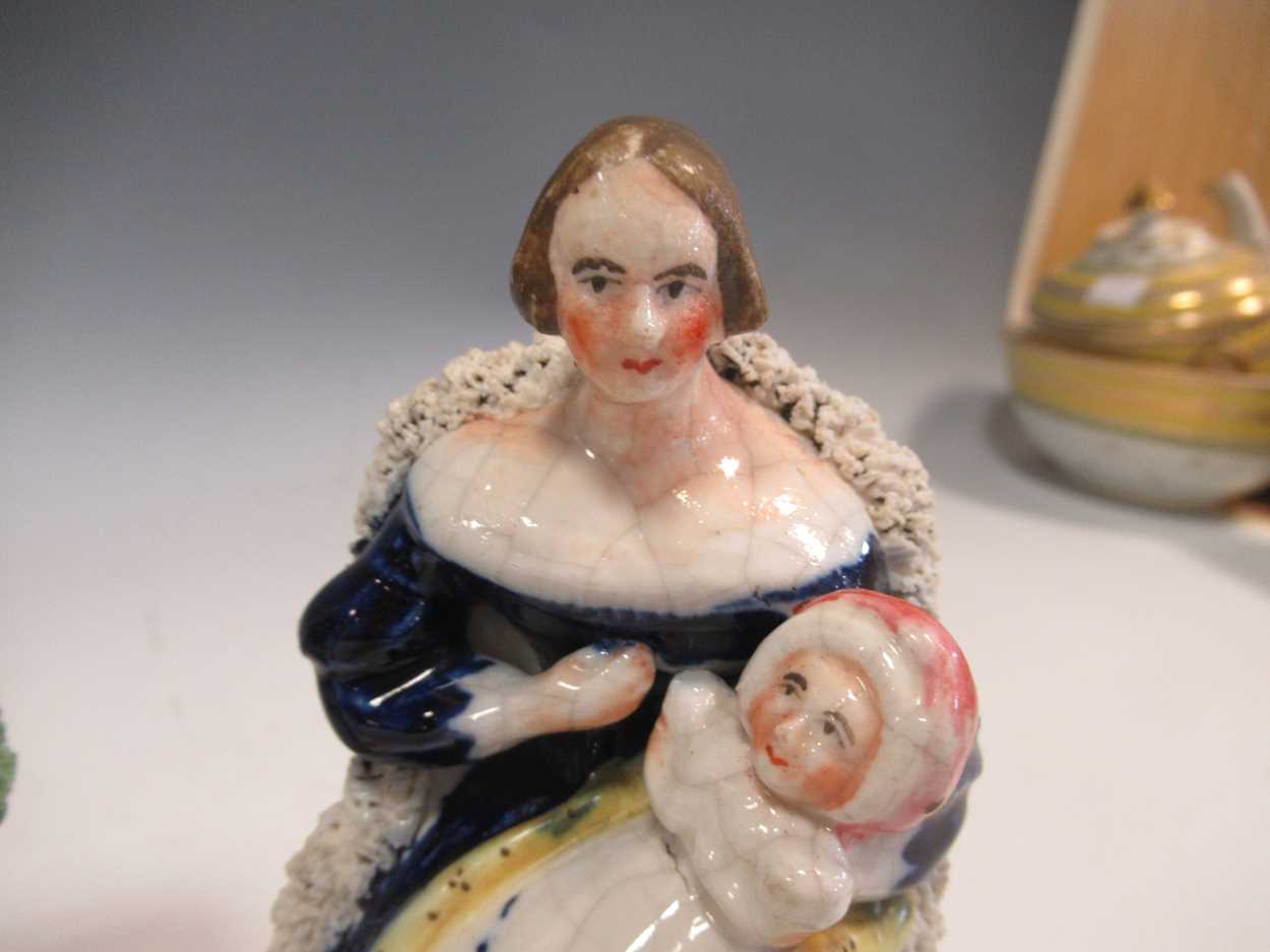 A Staffordshire figure of Queen Victoria and Prince Albert; an Obodiah Sherratt figure of a labourer - Bild 2 aus 8