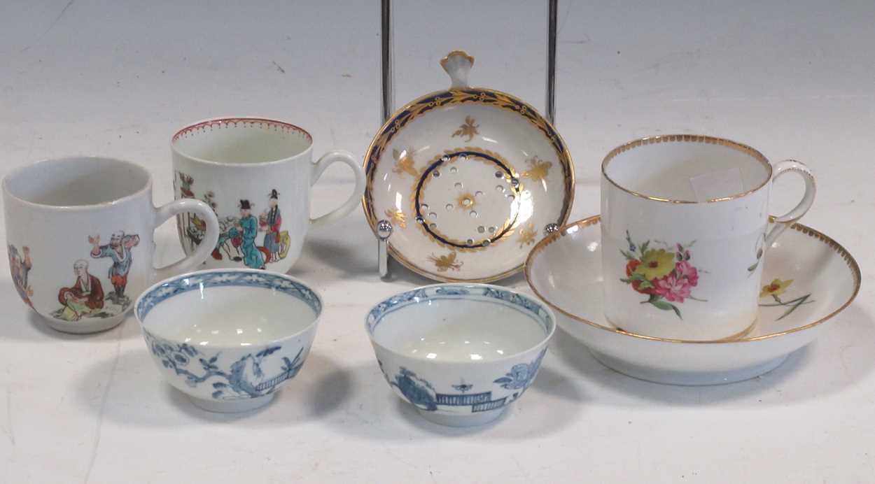 Two small blue and white tea bowls, a small porcelain strainer and a Chamberlains Worcester cup