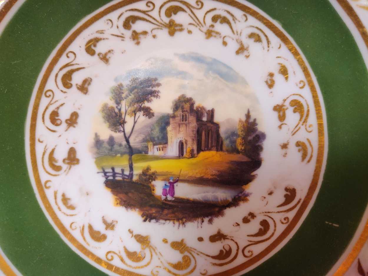 A collection of porcelain and bone china including a Derby coffee can painted with lake of Kilarney, - Bild 19 aus 35