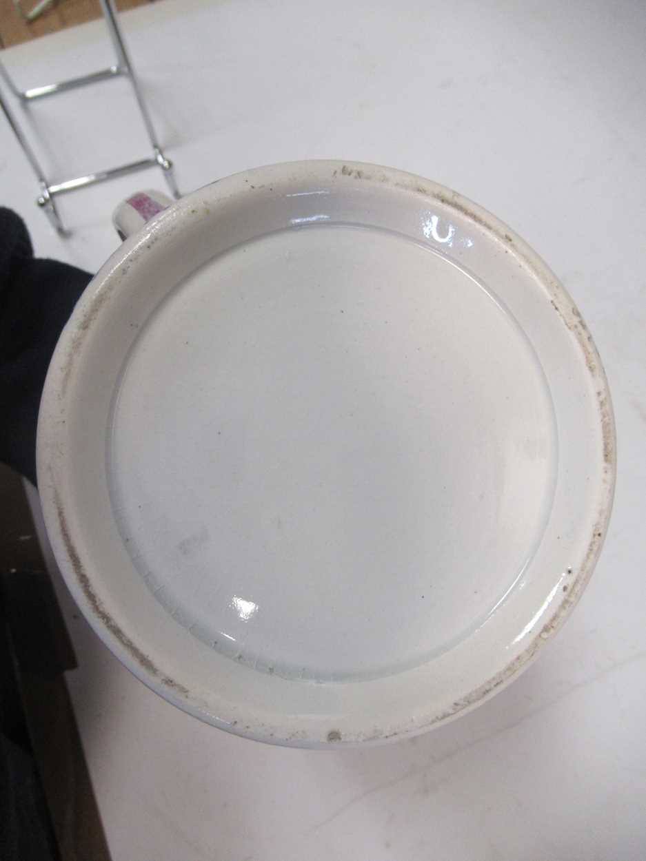 A Sunderland lustre commemorative jug, a chamber pot and novelty frog mug (3)Fading to decoration - Bild 3 aus 20