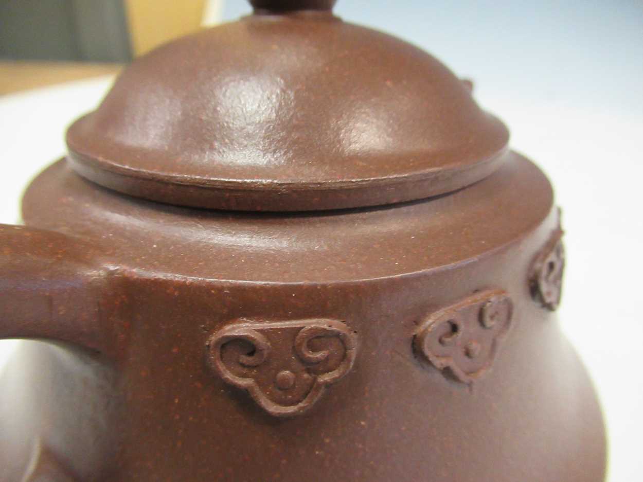 Yixing teapot, brown in colour with lid, 11cm tall - Bild 2 aus 6