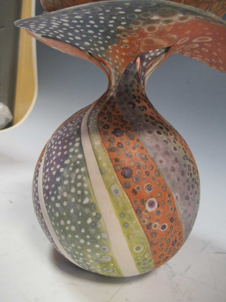 Maria Stewart hand made porcelain vase with blubous body, flared shaped lip and painted - Bild 3 aus 11