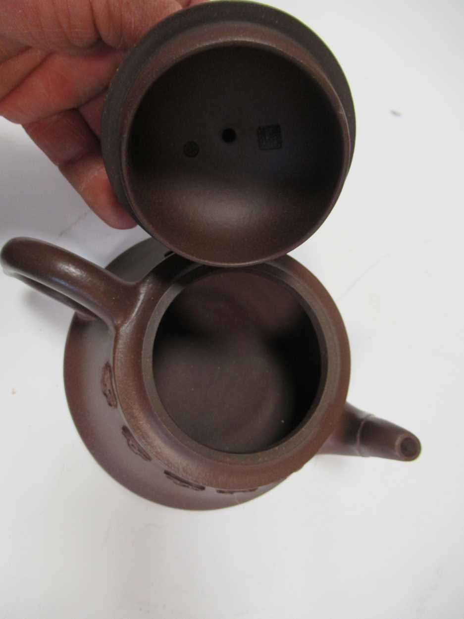 Yixing teapot, brown in colour with lid, 11cm tall - Bild 6 aus 6