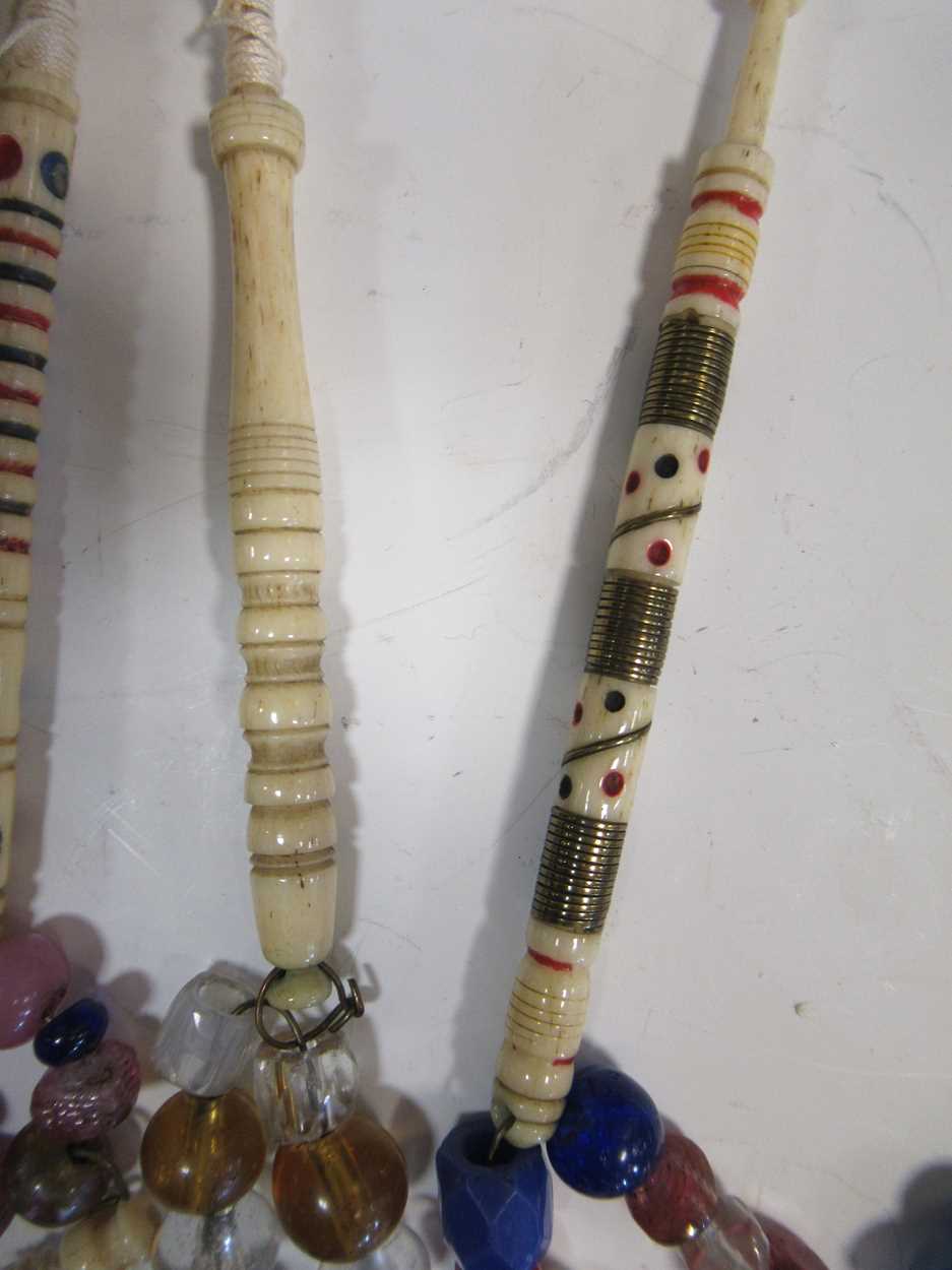 A collection of bone and wooden lace bobbins, some named and dated - Bild 2 aus 2