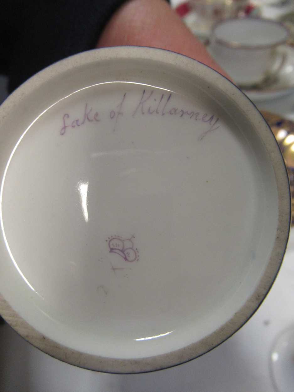 A collection of porcelain and bone china including a Derby coffee can painted with lake of Kilarney, - Bild 14 aus 35