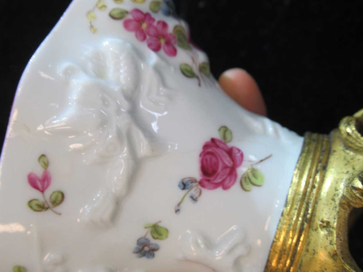 A Meissen sweetmeat bowl. in the form of a blanc de Chine libation cup with flower painted moulded - Bild 8 aus 16