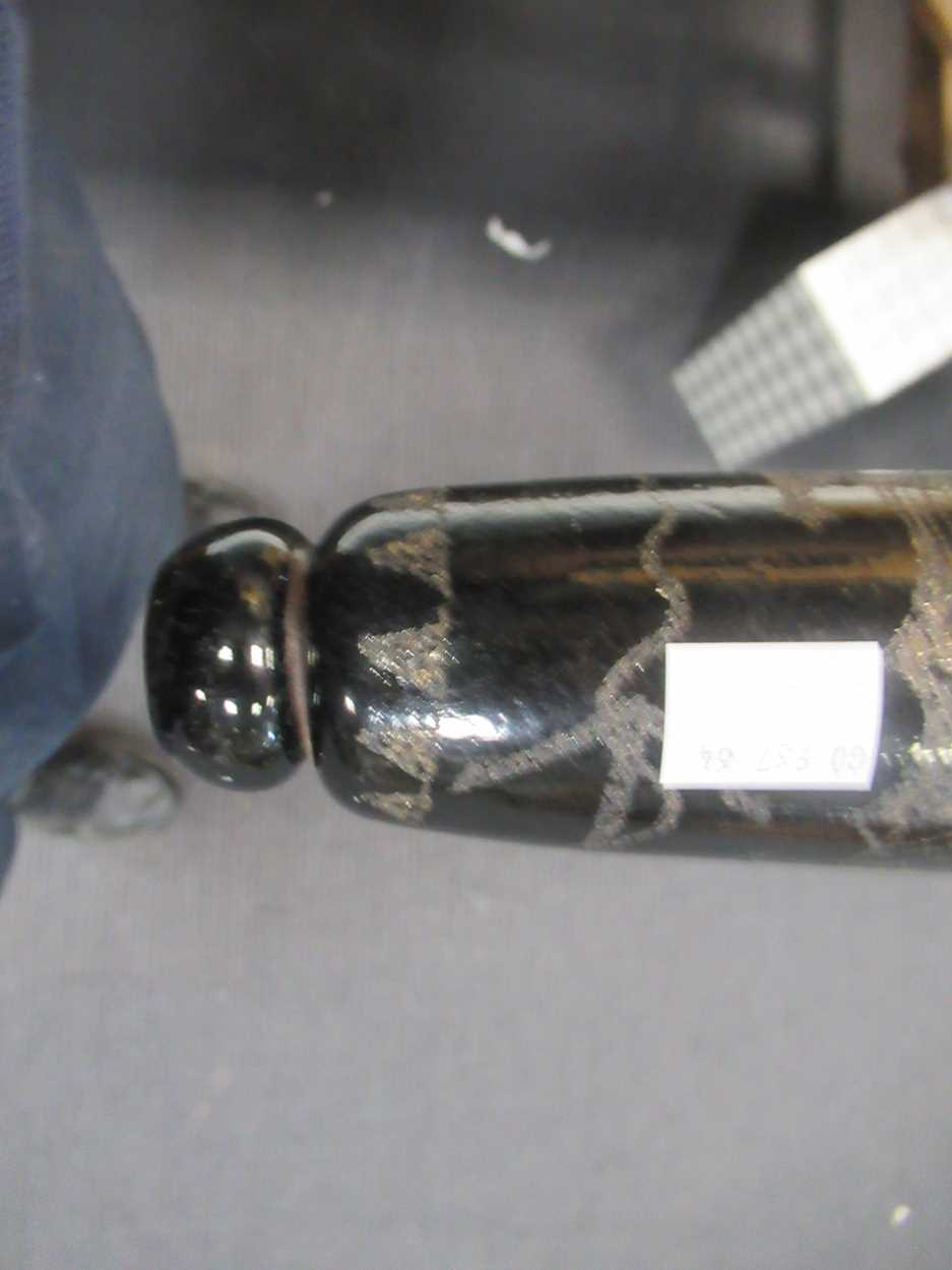 A Victorian dark glass 'Sunderland Bridge' rolling pin, marked 'ANN', with naieve style scratched - Bild 5 aus 6