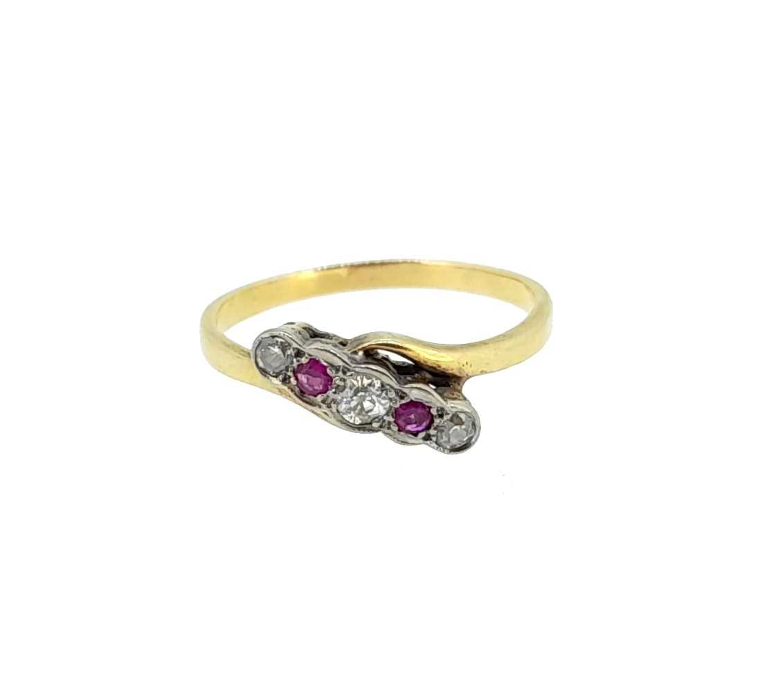 A ruby and diamond ring, - Bild 2 aus 6