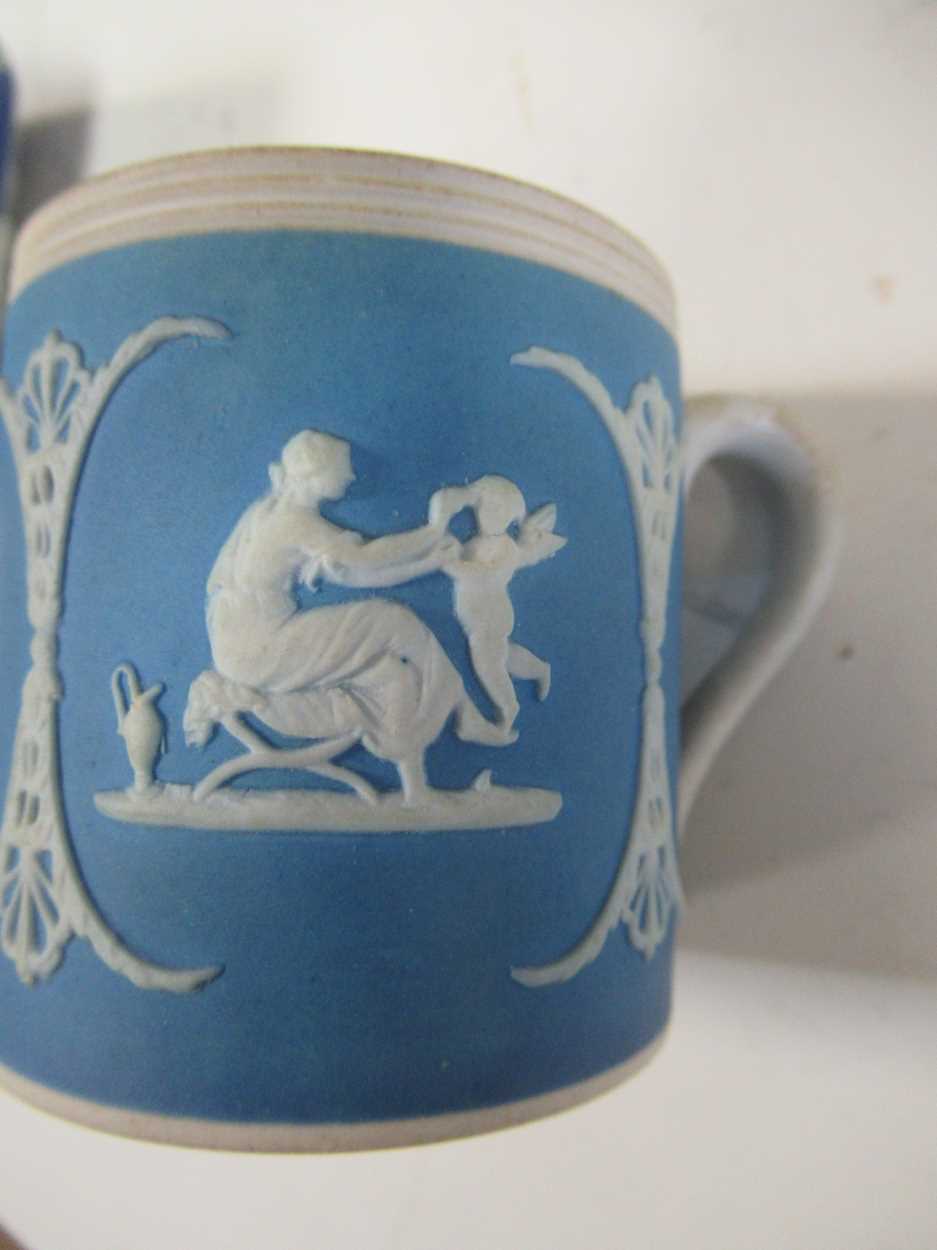 A collection of ceramics to include an 18th/early 19th Wedgwood scent bottle, a Wedgewood blue - Image 7 of 29