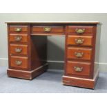 An Edwardian mahogany desk, 78 x 123 x 59.5cm