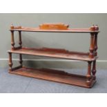 A Victorian mahogany three-tier open bookshelf with turned column supports, 77 x 131 x 34cm