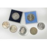 Group of mainly modern coins, including some silver commemoratives: Fiji $25 1974, Alderney £2 1992,