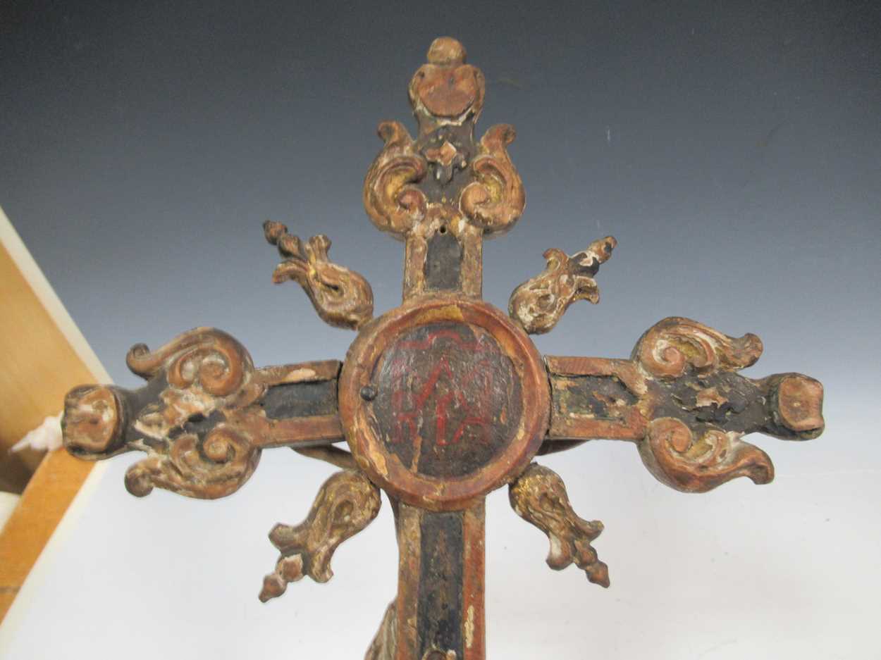An Italianate painted wooden form of the crucifixion, 45 x 22.5cm - Image 3 of 5