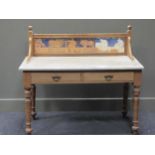 An Edwardian marble topped washstand with tiled gallery top on turned legs, 97 x 108 x 54cmThe tiles