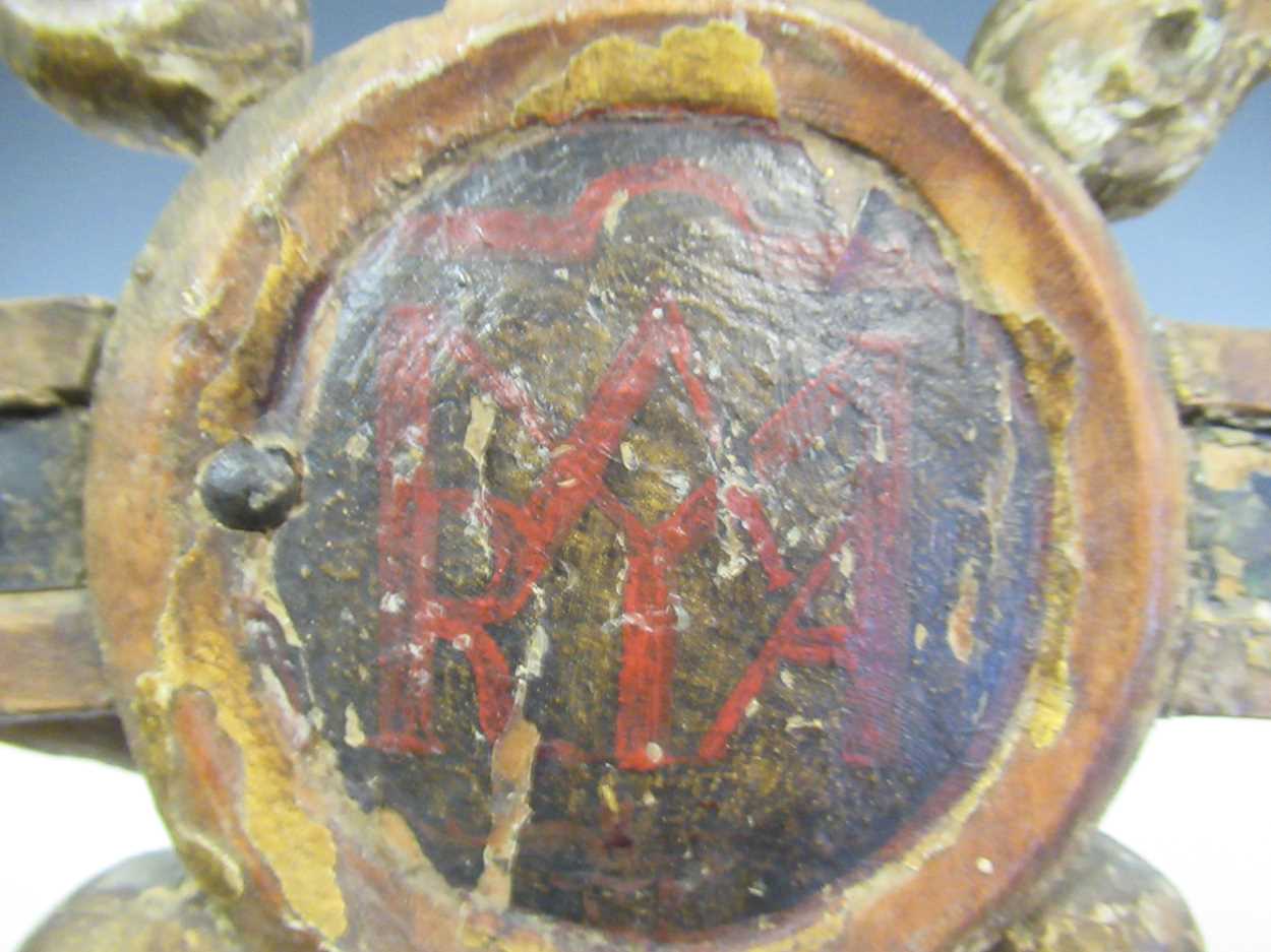 An Italianate painted wooden form of the crucifixion, 45 x 22.5cm - Image 5 of 5
