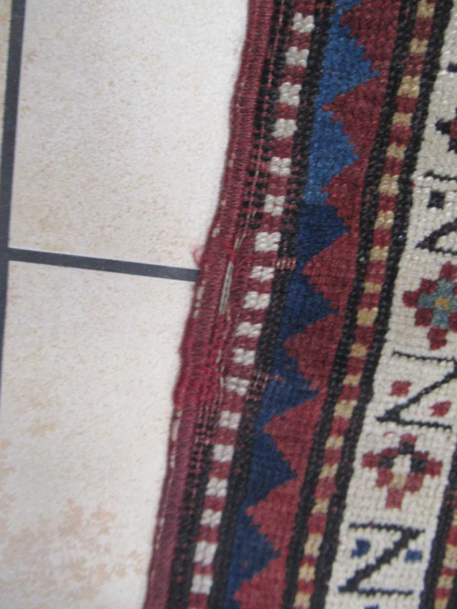 A late 19th century Kazakh rug, 172 x 104cm Fraying to the edges, signs of repair,, noticably the - Bild 6 aus 9