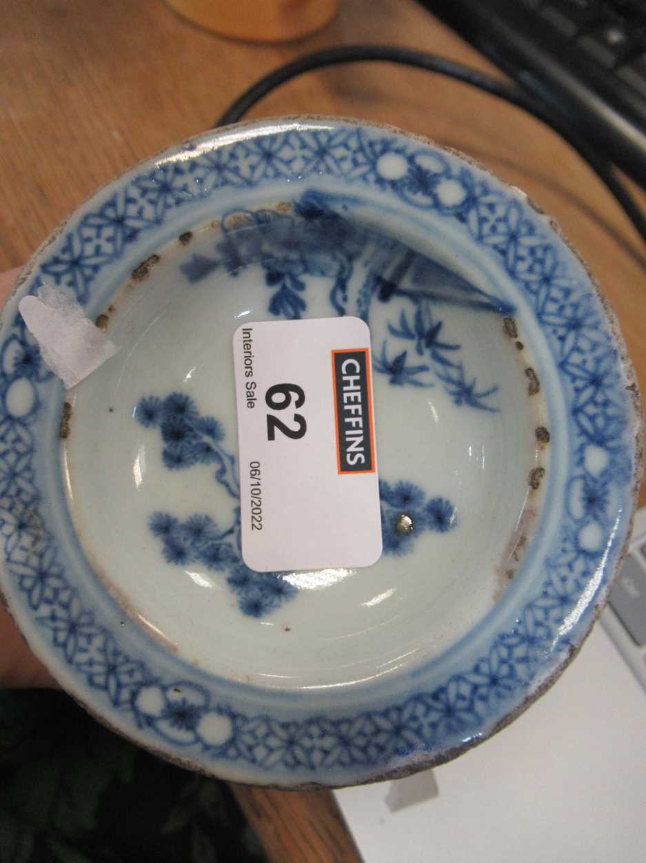 Two Chinese Export blue and white plates, together with an Export salt, a coffee can, a small - Bild 10 aus 27