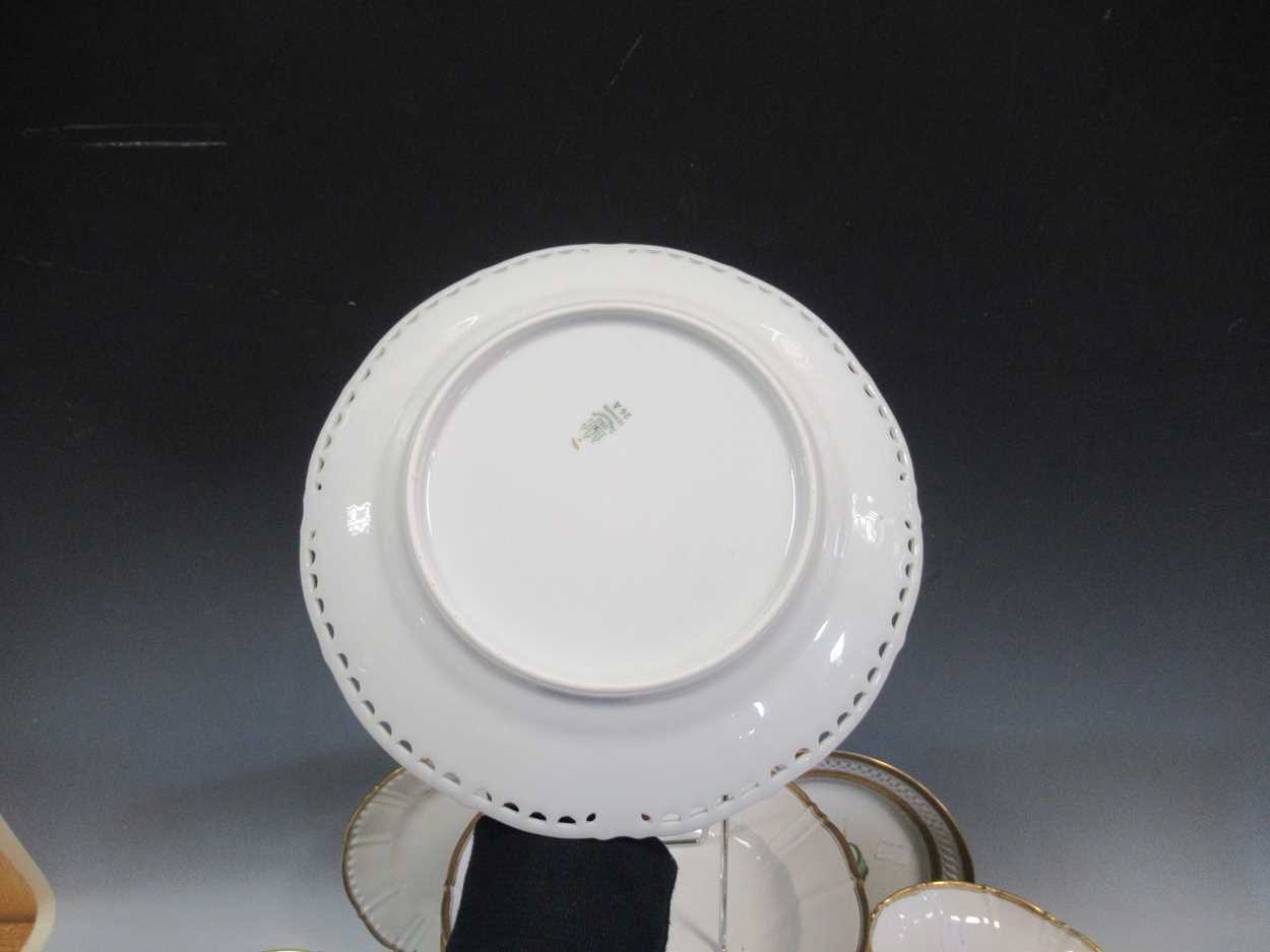A Copenhagen porcelain botanical desert service, nine plates with pierced borders and a B&G part - Bild 4 aus 6