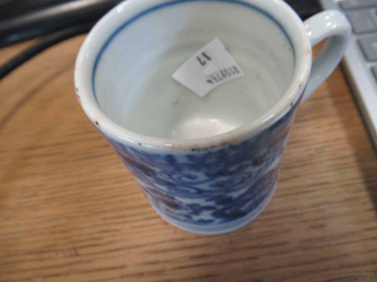 Two Chinese Export blue and white plates, together with an Export salt, a coffee can, a small - Bild 11 aus 27