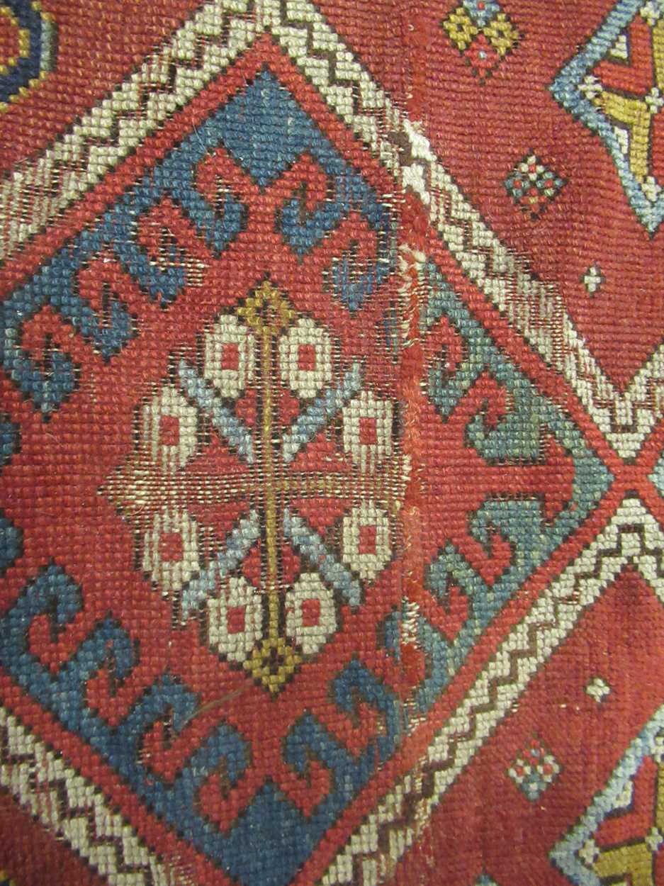 A late 19th century Kazak prayer rug 173 x 115cmVery worn especially the middle sectionPile is quite - Bild 5 aus 17