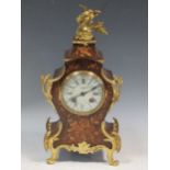 A Louis XV style gilt metal mounted mantel clock with pendulum and key, 36cm high, in working