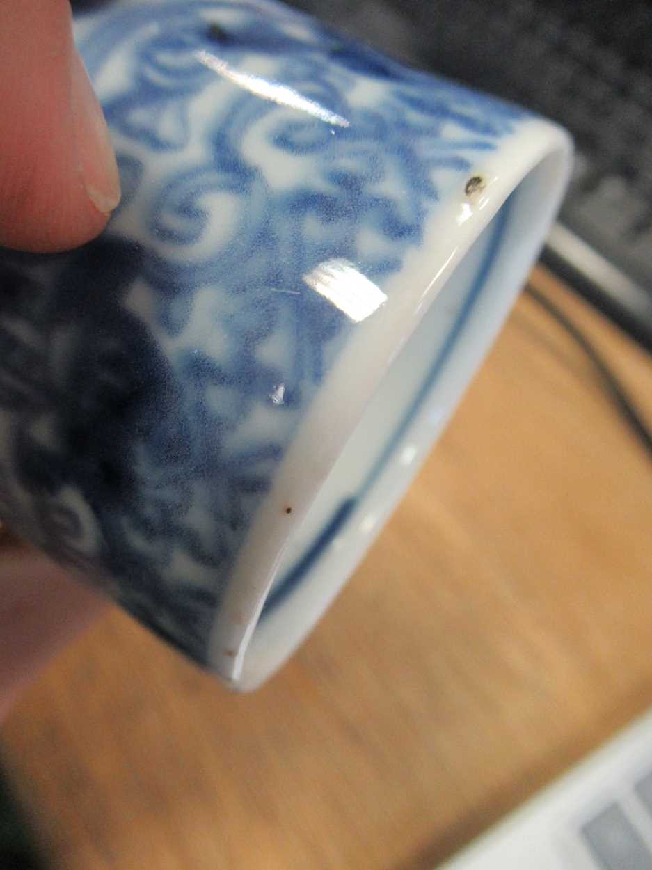Two Chinese Export blue and white plates, together with an Export salt, a coffee can, a small - Bild 12 aus 27