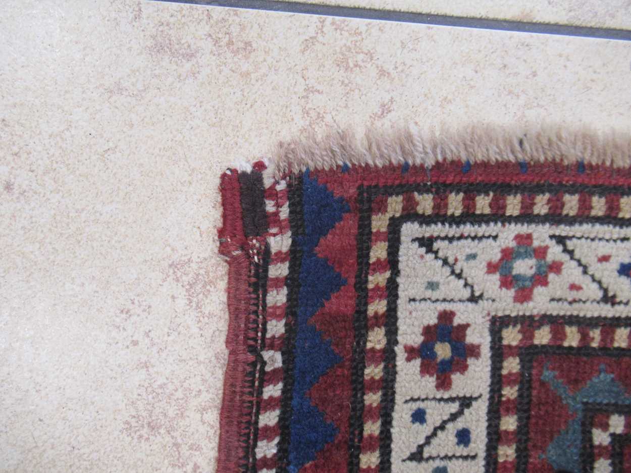 A late 19th century Kazakh rug, 172 x 104cm Fraying to the edges, signs of repair,, noticably the - Bild 8 aus 9