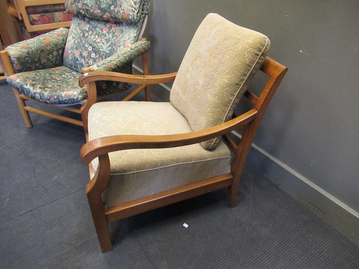 zzz A late 20th century turned wood armchair together with a scroll armed elbow chair (2) - Bild 3 aus 7
