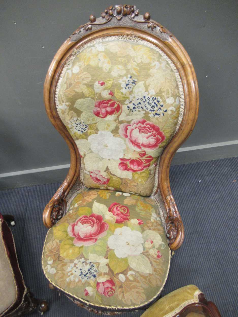 Two similar Victorian carved walnut spoon back chairs on cabriole front legs and ceramic castors and - Image 2 of 5