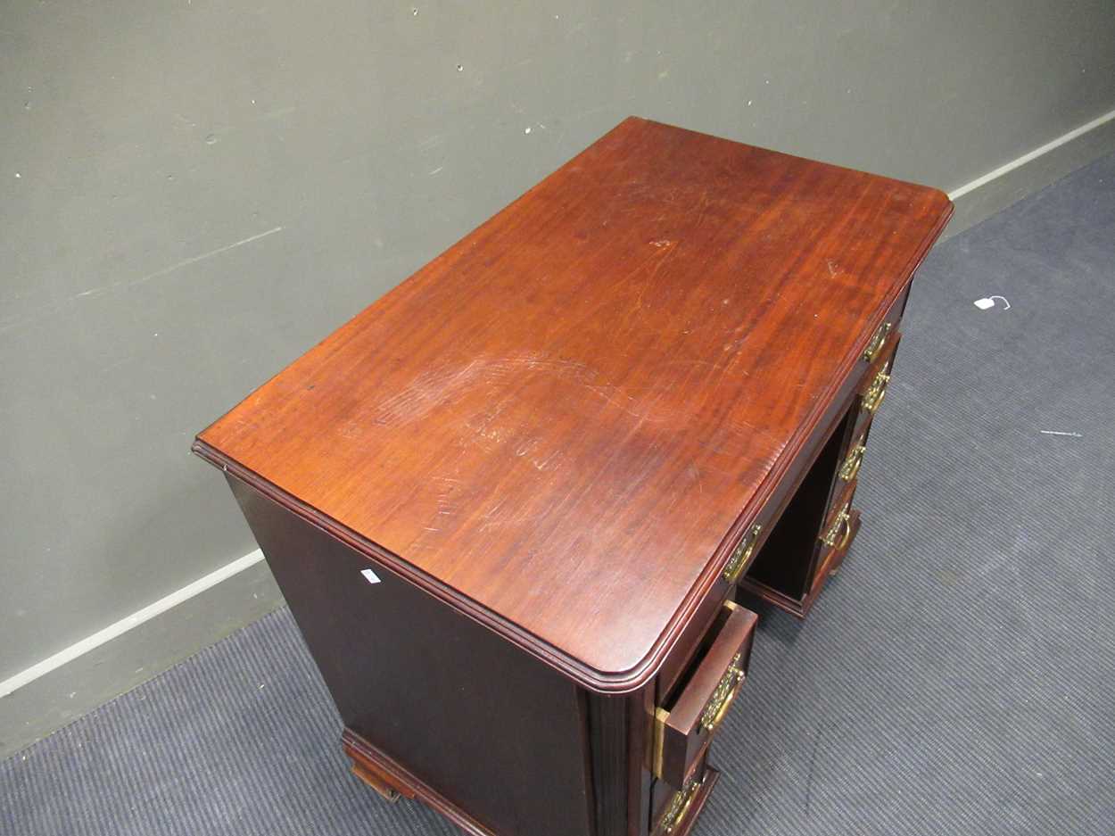 A George III style mahogany kneehole desk, 20th century, 76 x 87 x 51cm - Image 4 of 7