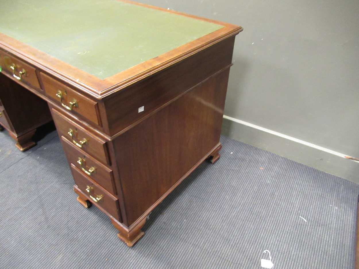 A George III style mahogany pedestal desk comprising of nine drawers on ogee bracket feet, 78 x - Image 3 of 5