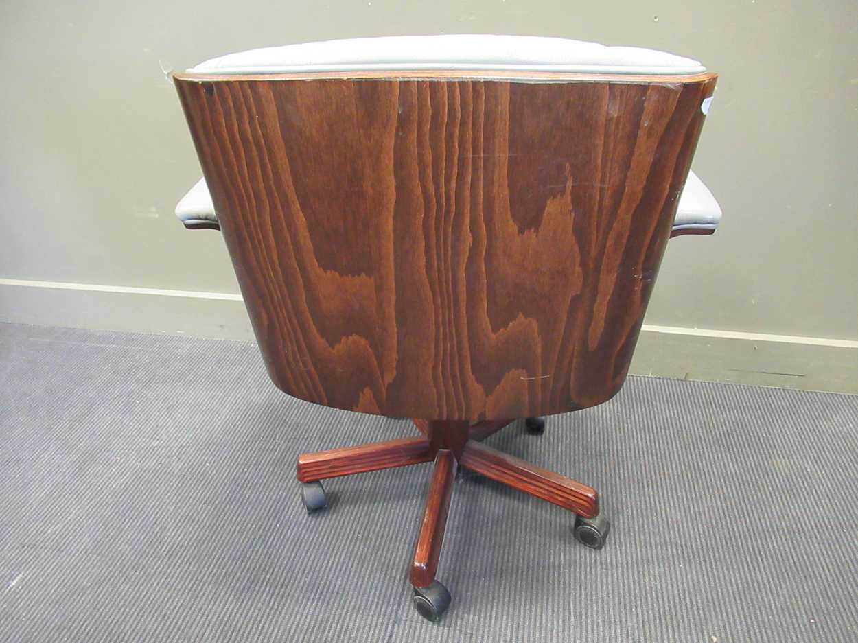 A 1980s executive swivel desk chair - Image 2 of 5
