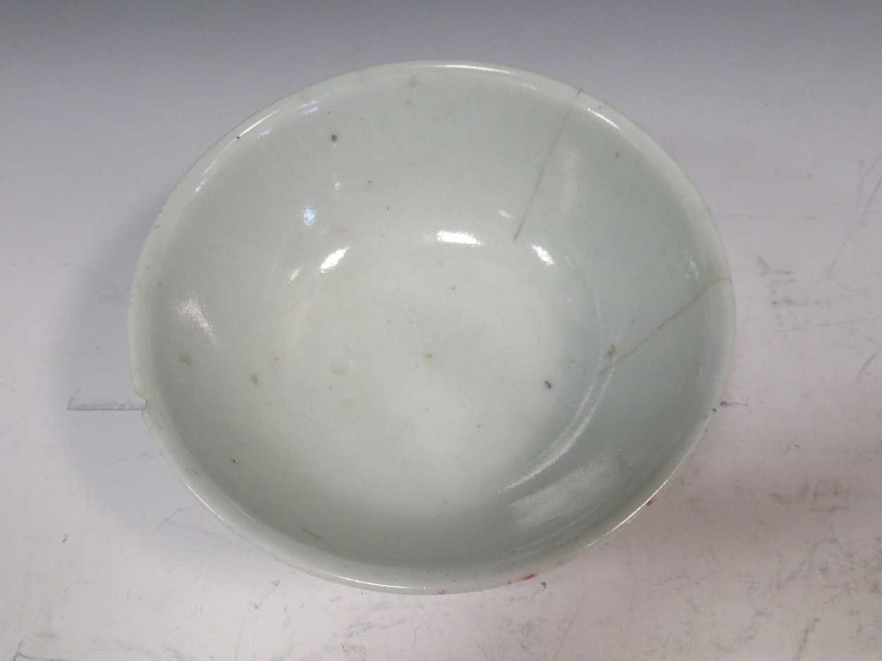 Chinese Swatow late Ming Dynasty bowl, 15cm diameter - Image 4 of 5