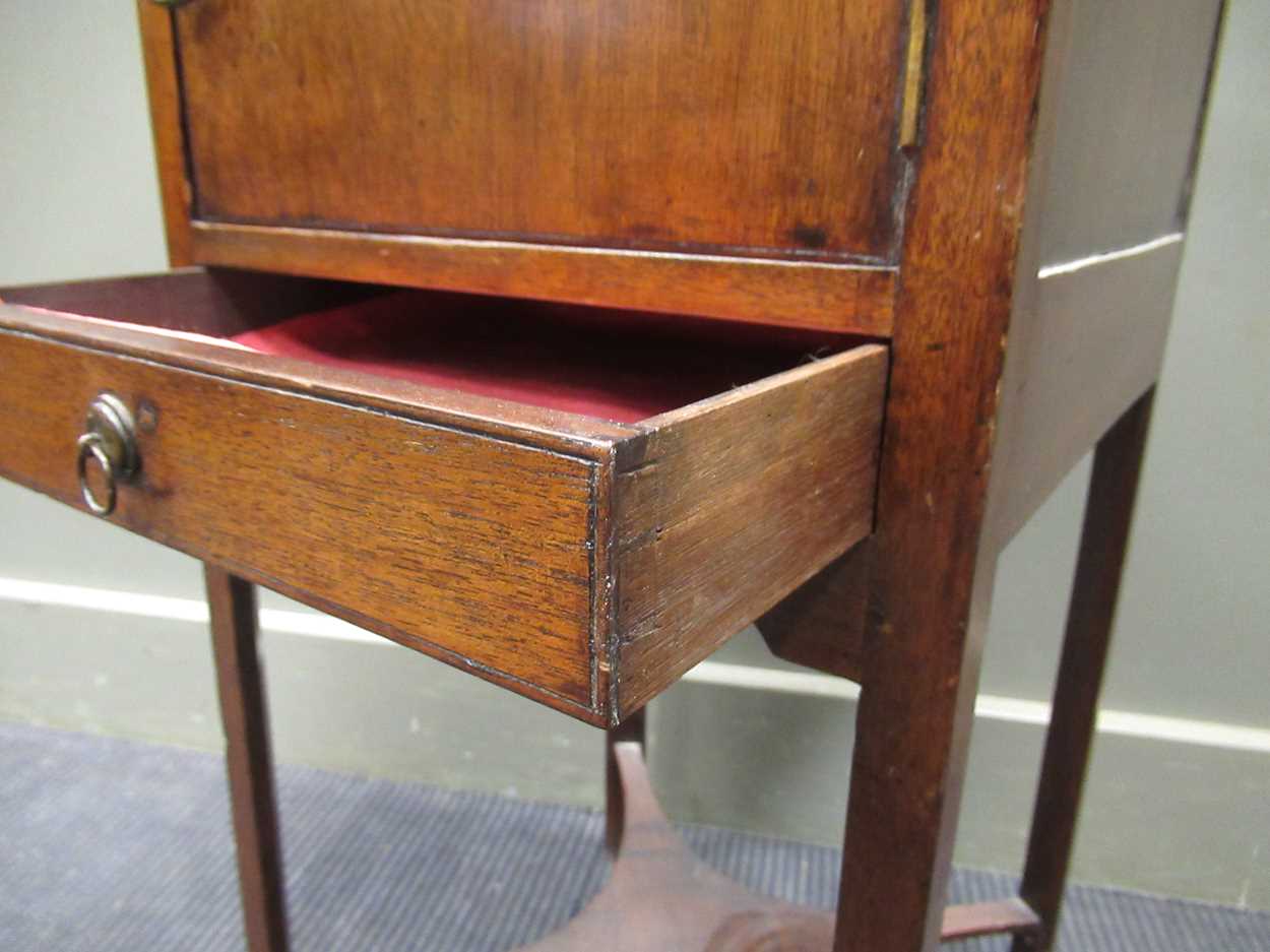 A 19th century mahogany tray topped bedside cabinet with single drawer, 75.5 x 34 x 33cm - Image 2 of 6