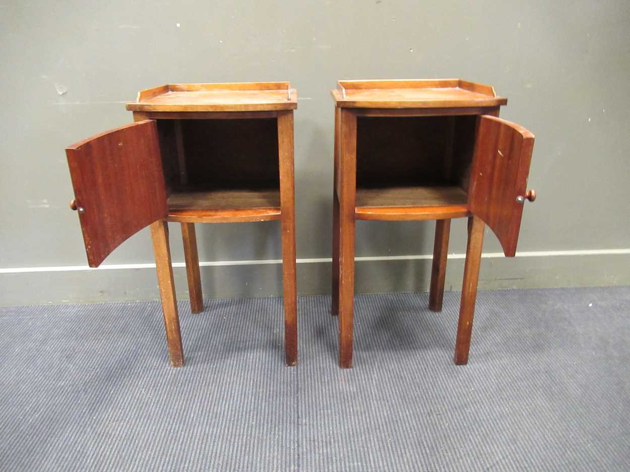 A pair of Georgian style mahogany pot cupboards, 20th century, 77.5 x 40 x 37cm (2) - Image 3 of 4