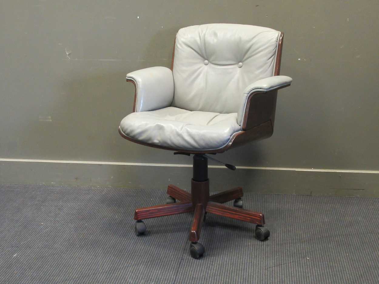 A 1980s executive swivel desk chair
