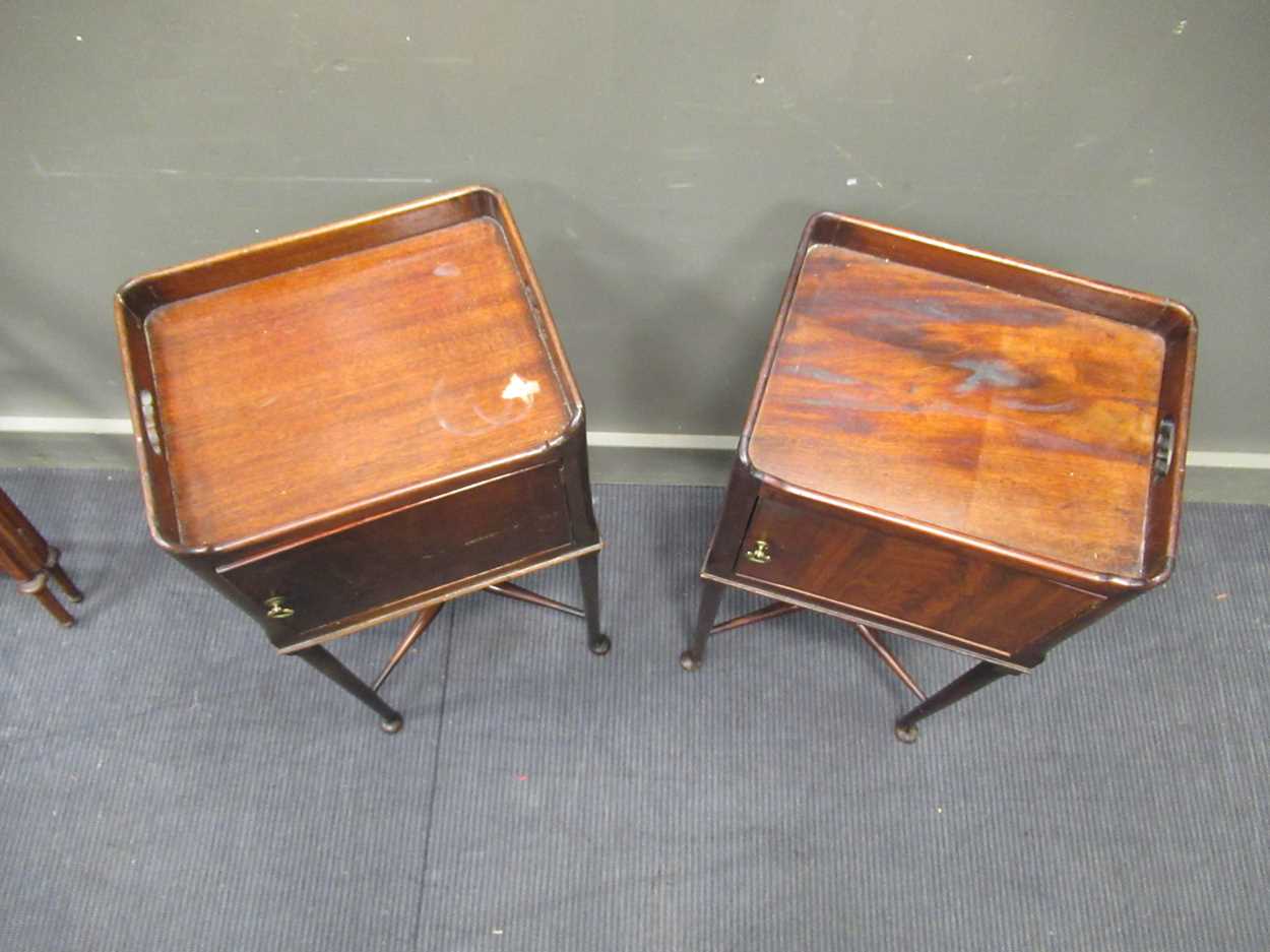 A near pair of Georgian style mahogany bedsides/ pot cupboards on pad feet 78 x 37 x 28cm ( - Image 4 of 5