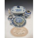 A collection of 18th/ 19th century Chinese porcelain and other items (qty)
