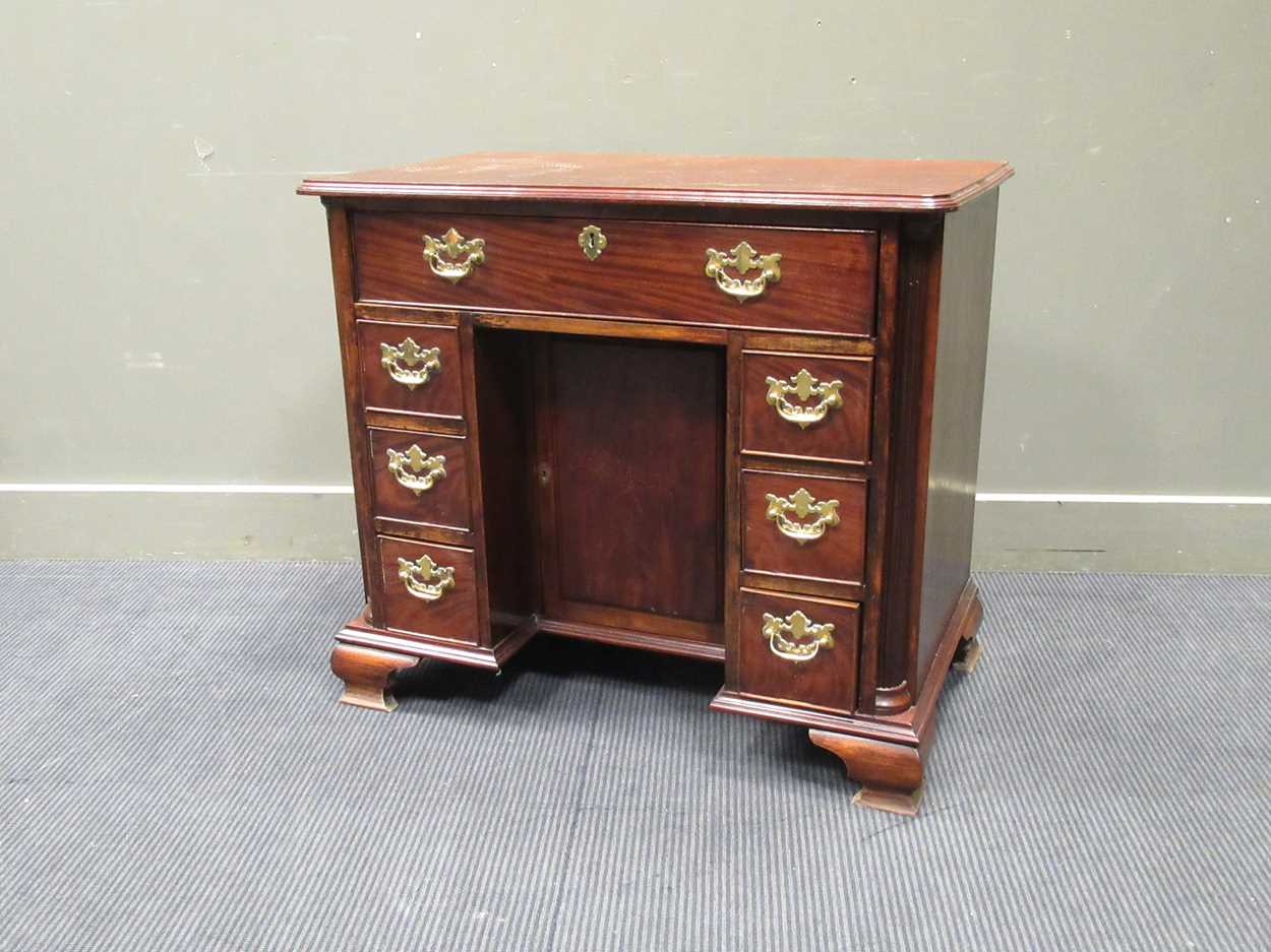 A George III style mahogany kneehole desk, 20th century, 76 x 87 x 51cm