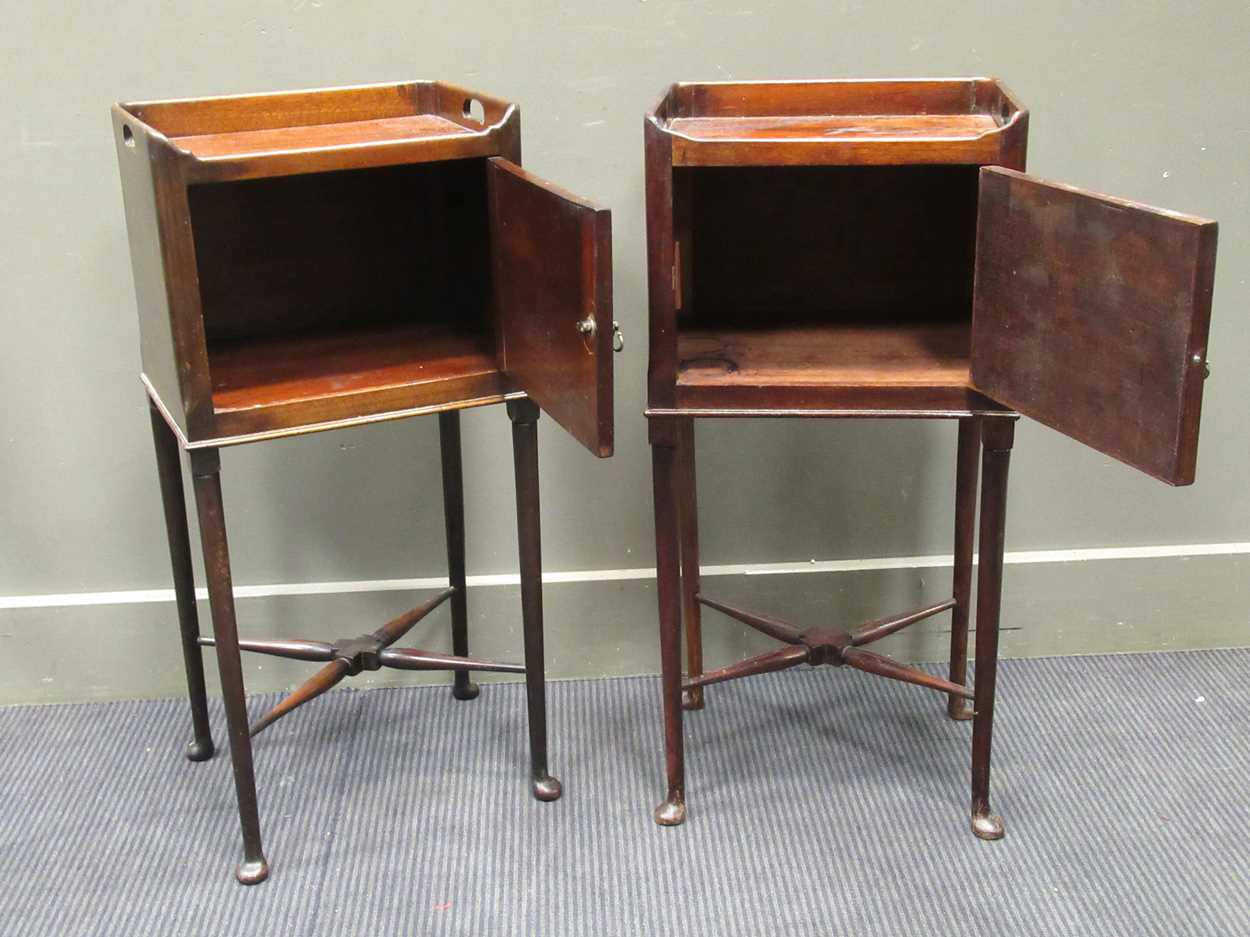 A near pair of Georgian style mahogany bedsides/ pot cupboards on pad feet 78 x 37 x 28cm ( - Image 3 of 5