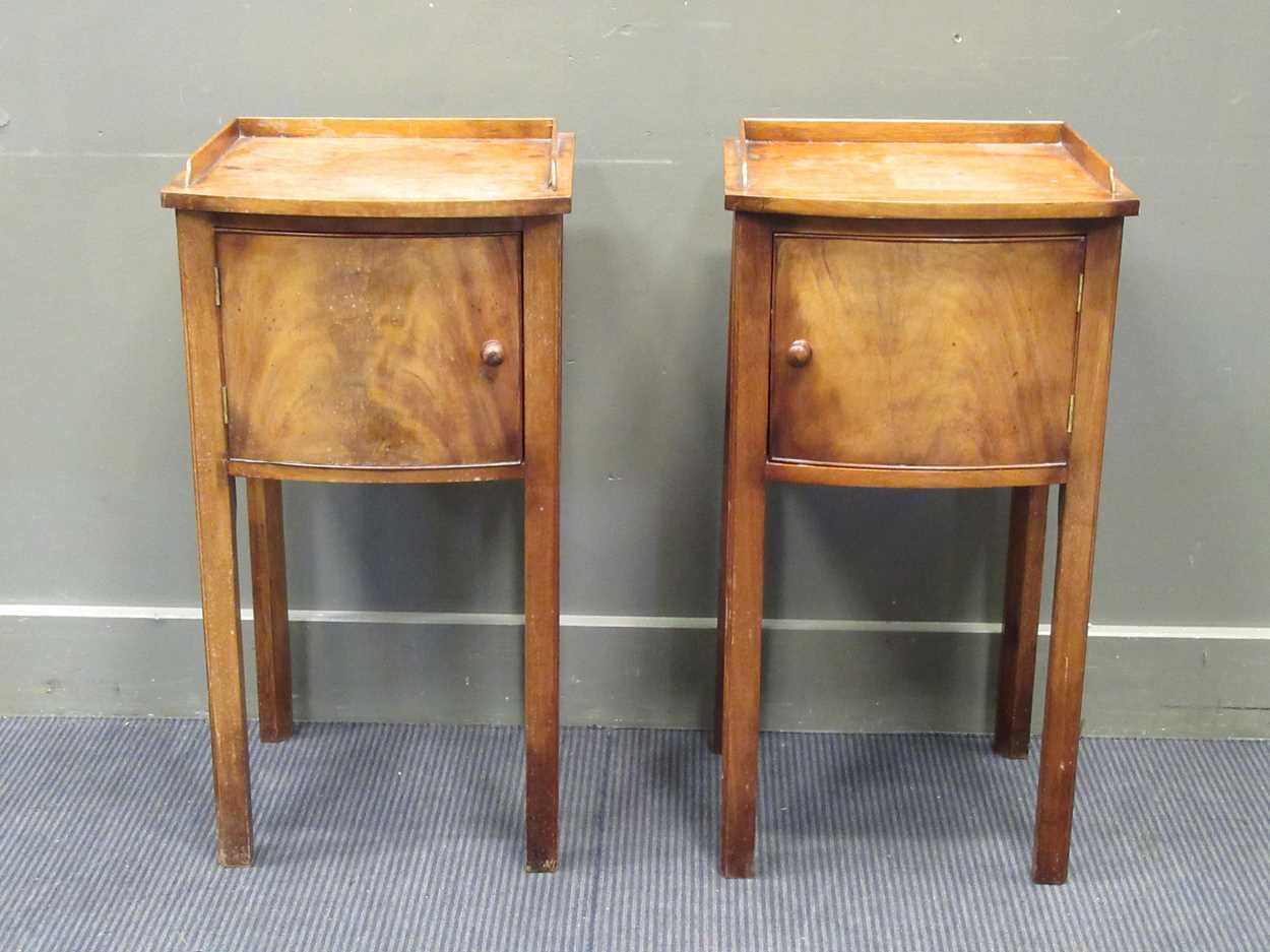 A pair of Georgian style mahogany pot cupboards, 20th century, 77.5 x 40 x 37cm (2)