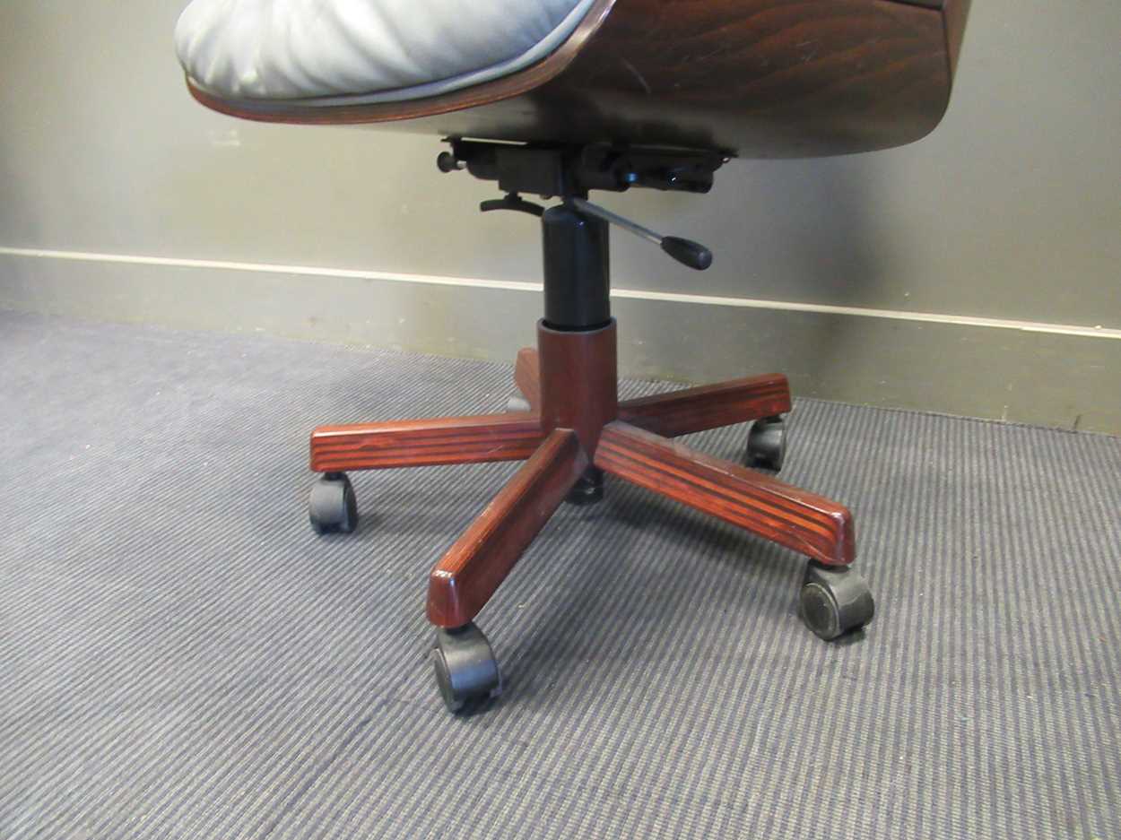 A 1980s executive swivel desk chair - Image 5 of 5