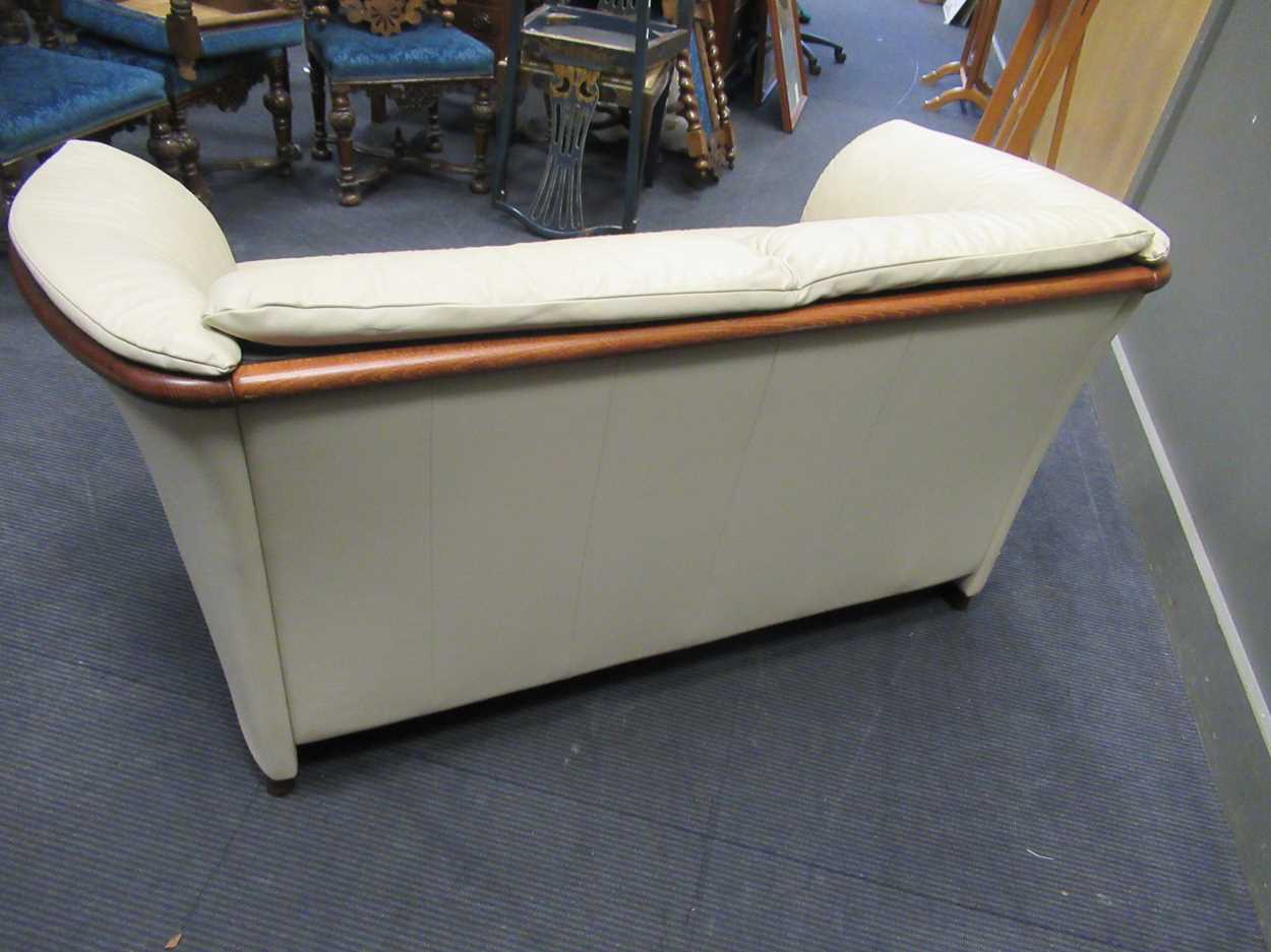 An Ekornes collection modern leather two seat sofa, 78 x 163 x 73cm - Image 3 of 7