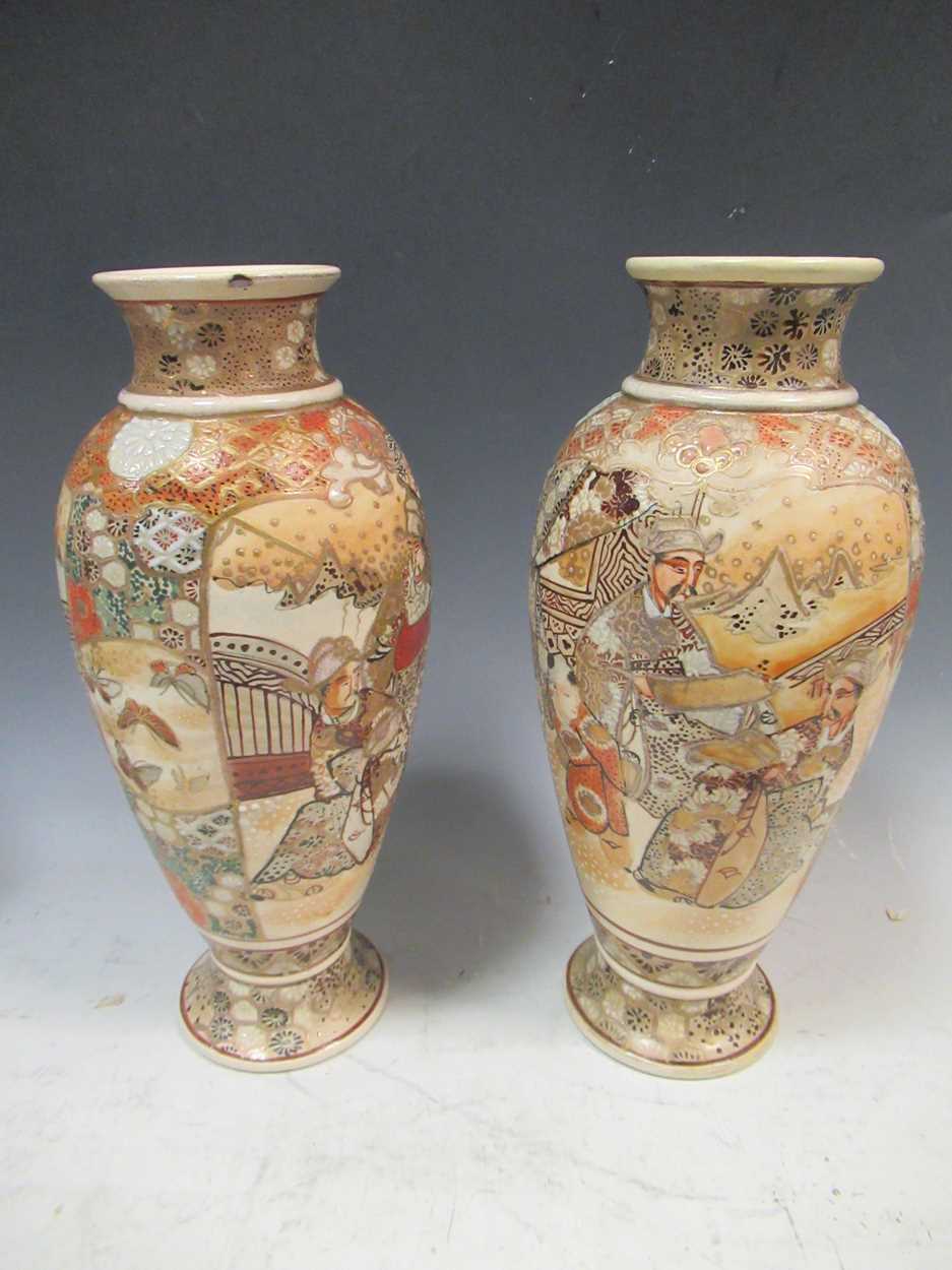 A pair of Satsuma vases together with an Arita vase, bowl and other items (qty) - Image 2 of 11