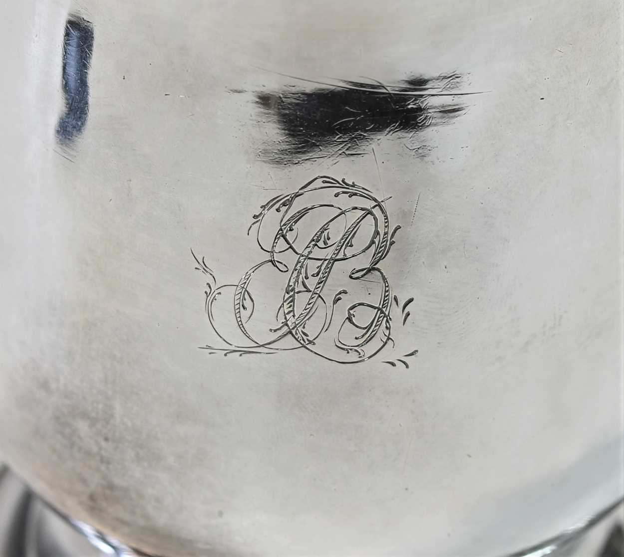 A George III 18th century silver tankard, - Image 4 of 5