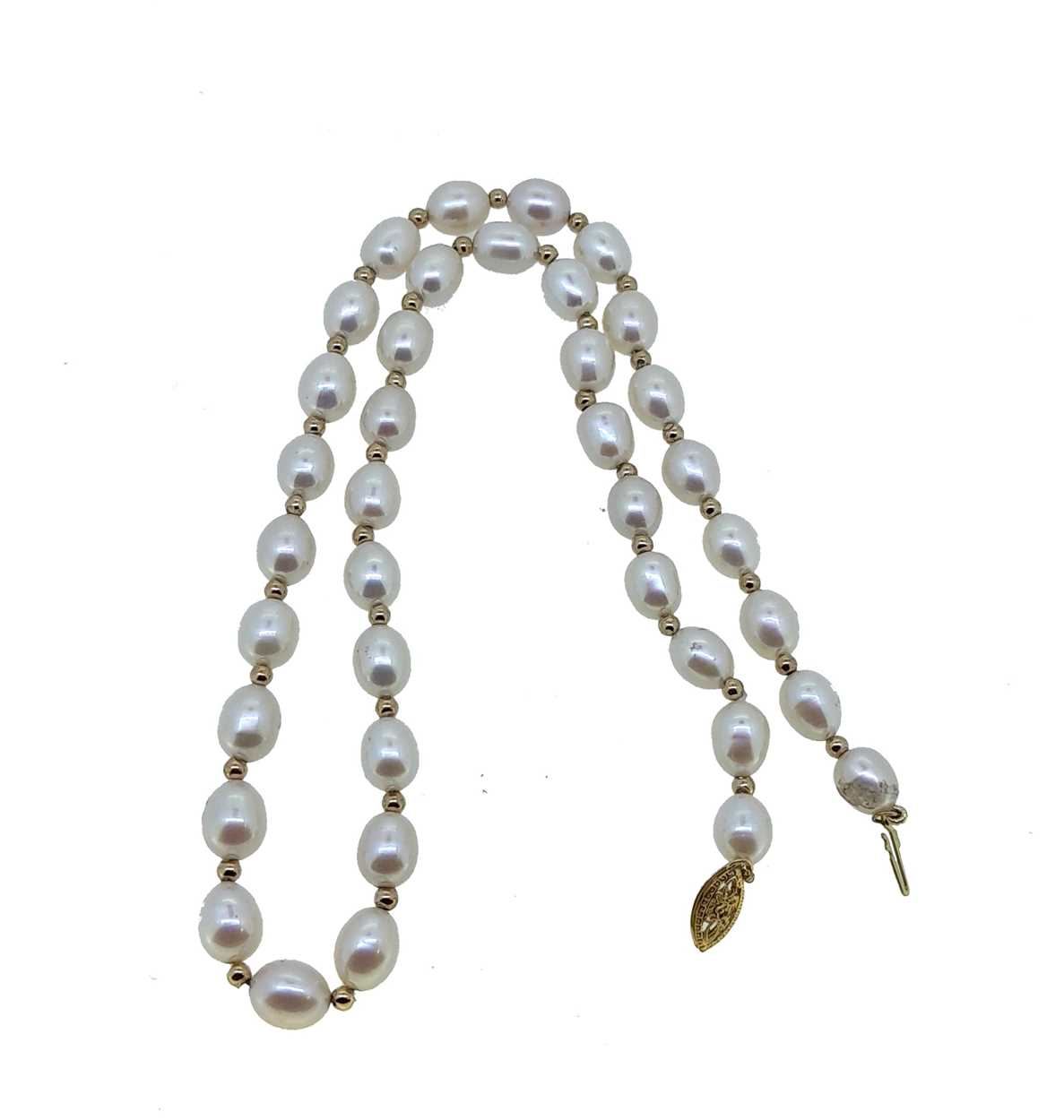 A pearl necklace, - Image 2 of 2