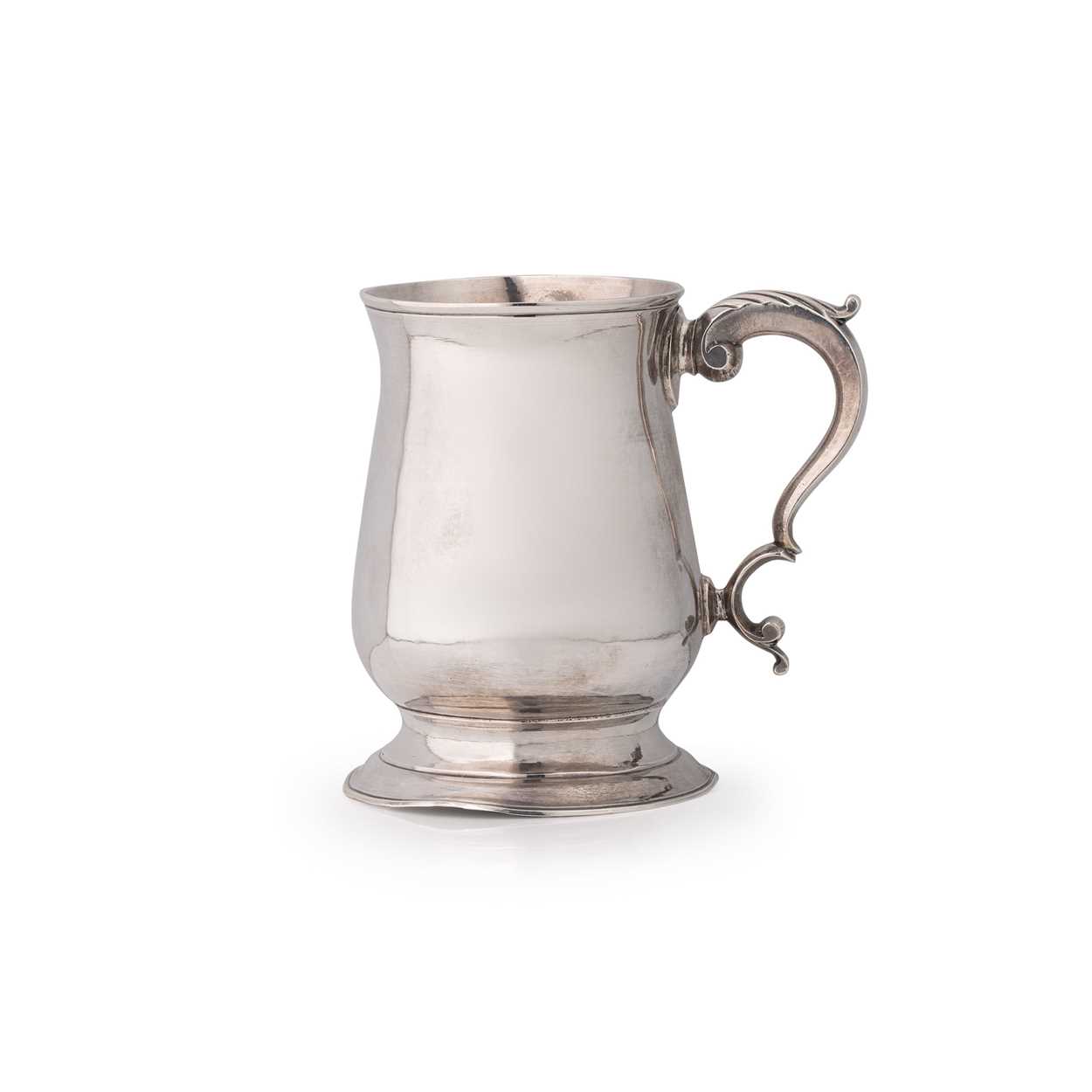 A George III 18th century silver tankard,