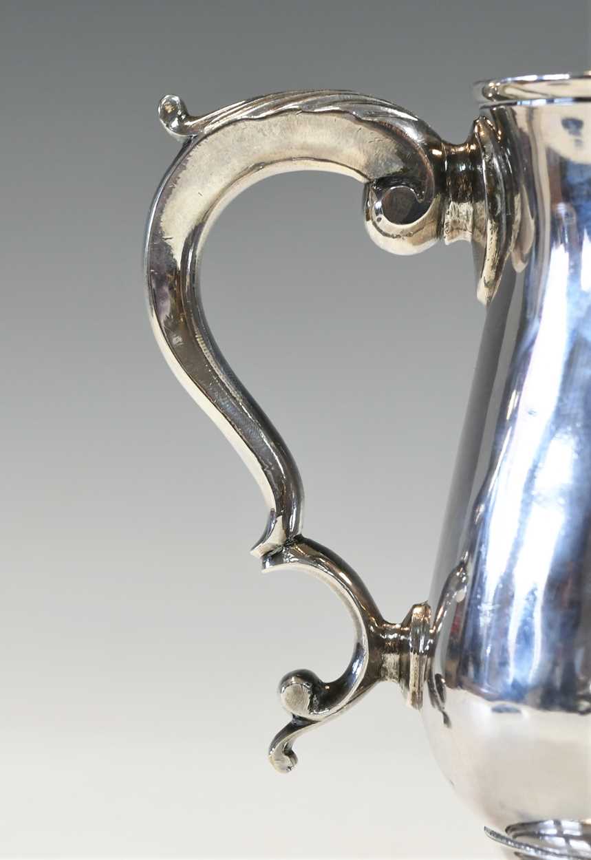 A George III 18th century silver tankard, - Image 3 of 5