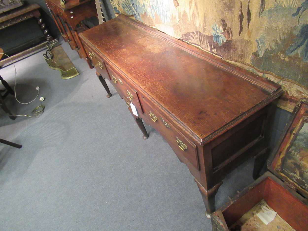 An oak and elm dresser base, 18th century, - Bild 18 aus 20